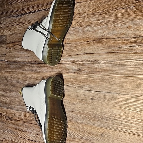 Womens Doc Martens Air Wair White Patent Leather Lace-Up Women's Boots - Picture 5 of 5